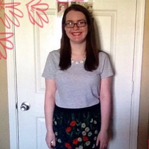 Forever 21 Gold Necklace - Picture 2 of 2